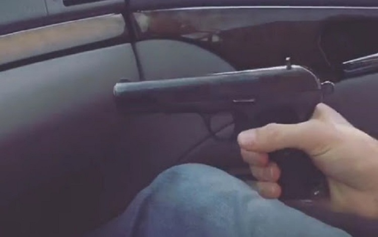 Qëllojnë nga “Audi” me armë zjarri në ajër në Durrës, arrestohen dy autorët