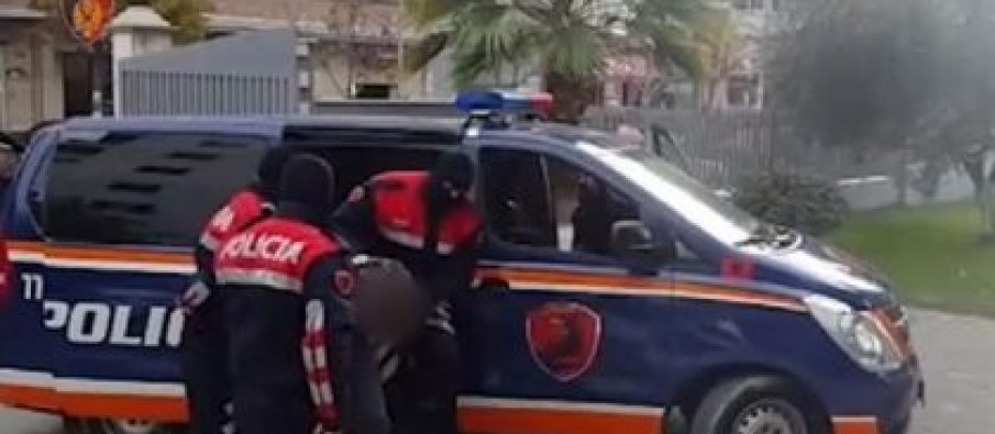 Arrestohet 35-vjeçari në Durrës, rrahu partneren dhe i shkatërroi shtëpinë