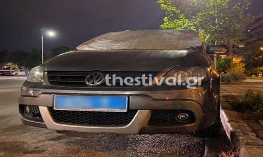 Makina e konsullatës shqiptare sulmohet në Selanik