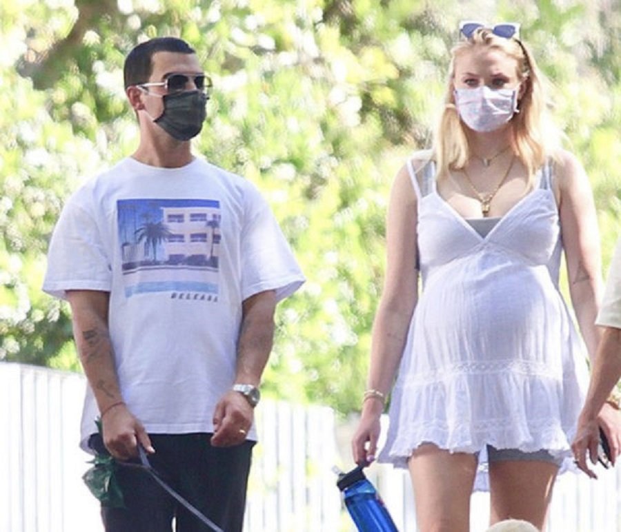 Çifti i famshëm shfaqet i lodhur vetëm pak ditë pasi u bënë prindër për herë të parë