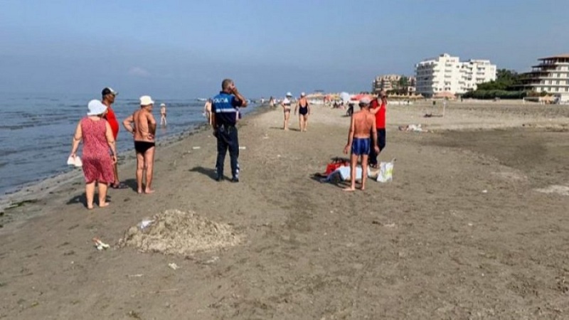 Tragjedi në Durrës, mbytet në det 44-vjeçari, rëndë e bija e mitur