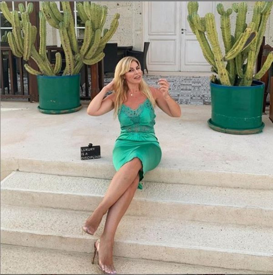 Manjola Nallbani në super formë, shfaqet me bikini (FOTO)