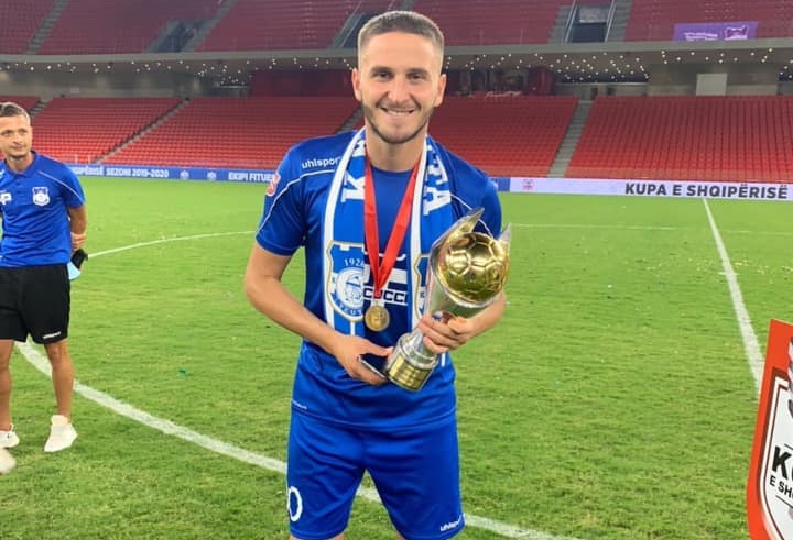 Avdyli drejt largimit nga Teuta, fare pranë Ferronikelit