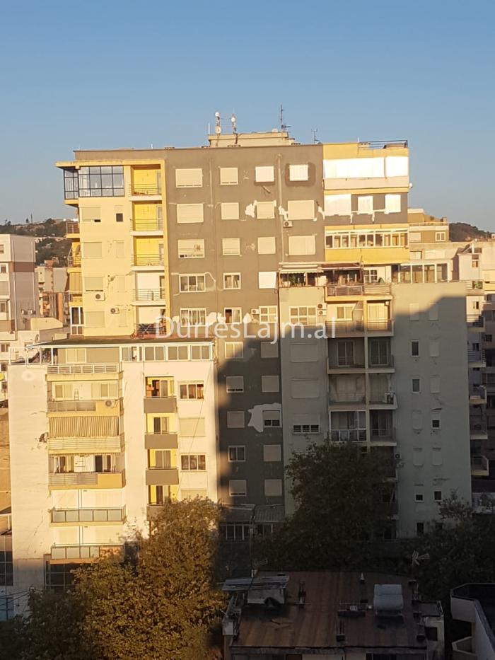 FOTOLAJM/ “Arnat” e pallateve shumëkatëshe në Durrës