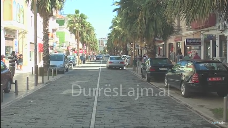 Me shpejtësi në bulevardin “Dyrrah”, papërgjegjshmëria e shoferëve aventurierë në qendër të Durrësit