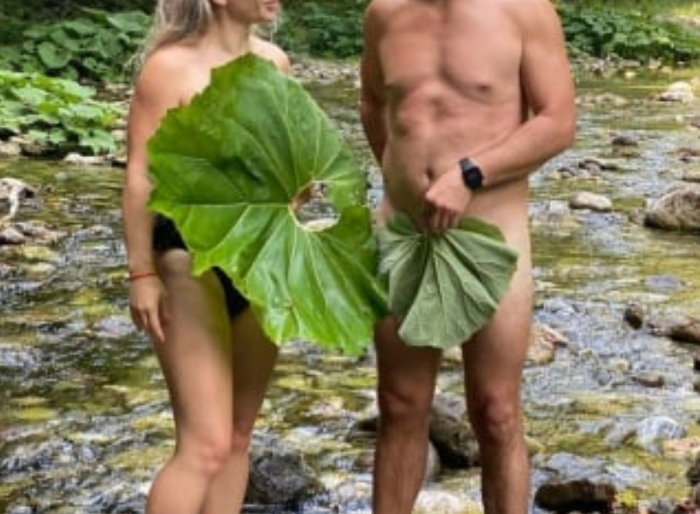 Gazetari i njohur mbulon lakuriqësinë me gjethe (FOTO)