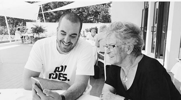 Greg Rama mesazh prekës për gjyshen: Këshillat e tua të vyera do jenë të paharrueshme për mua!