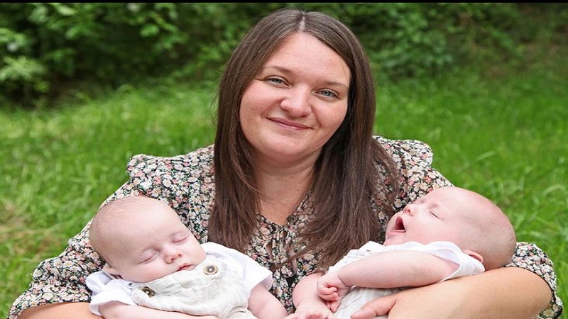 I shoqi humbi jetën nga kanceri, gruaja mban premtimin. Sjell në jetë dy djem pas vdekjes së tij