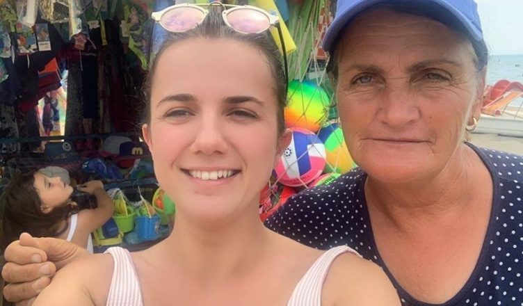 Rudina Hajdari tregon ngjarjen e veçantë që i ndodhi në plazhin e Durrësit