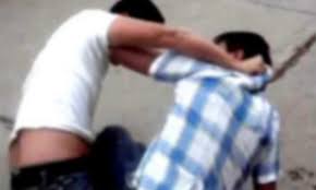 Përplasen makinat në Durrës, drejtuesit zbresin dhe rrihen me njëri-tjetrin