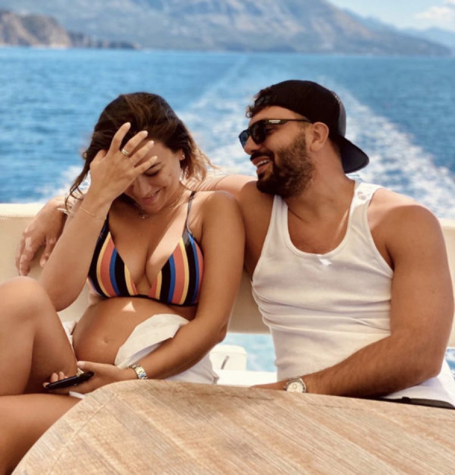 Ledri i nxjerr Sarës foton me barkun e rrumbullakosur: Nuk ma ndjen se nuk të pëlqen