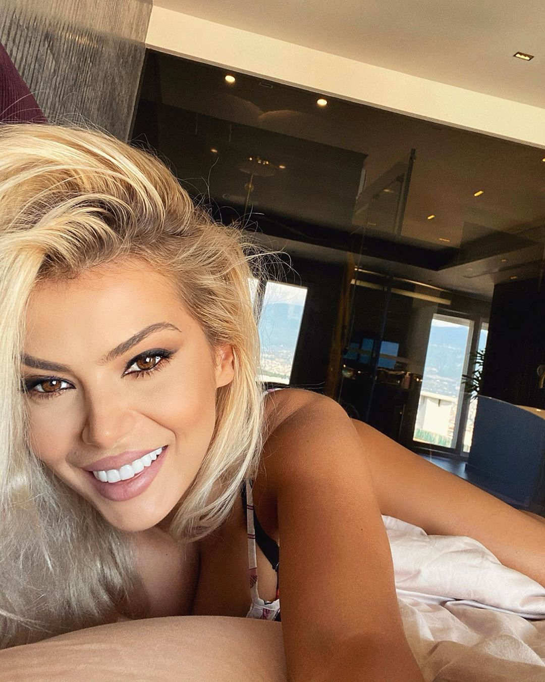 Marina Vjollca bën ndryshimin drastik, befason fansat me look-un e ri (FOTO)