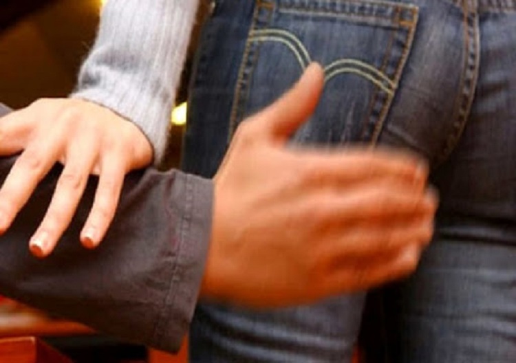 Ngacmonte vazhdimisht seksualisht një shtetase në Durrës, arrestohet 55-vjeçari