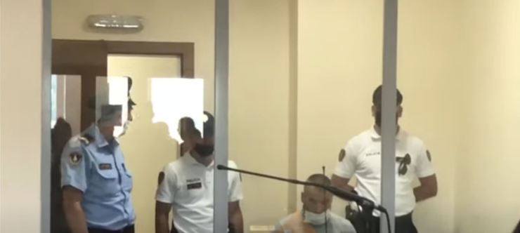 Masakroi nënën dhe i vari kokën, del në gjyq Olsi Çekiçi