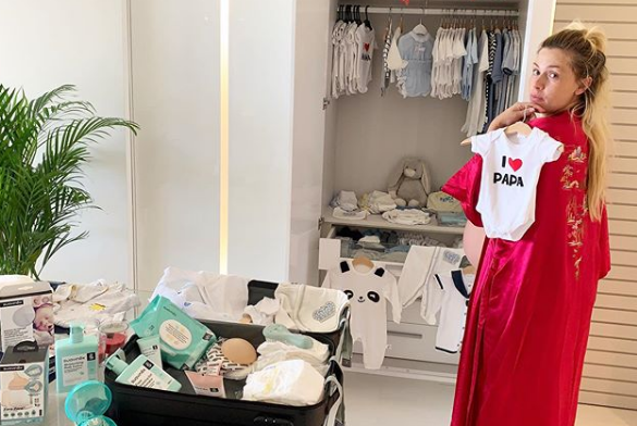 Pritjes së ëmbël i vjen fundi, Olta Gixhari bëhet nënë për herë të parë