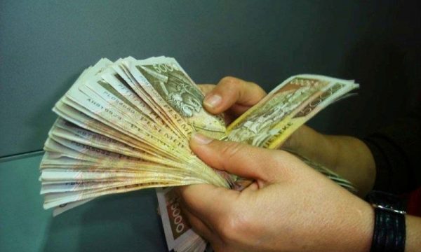 Vetëm 1.8% e të punësuarve në vend marrin mbi 2 mln lekë të ardhura në vit