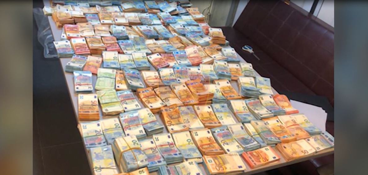 Amnistia “kap” 1.1 milionë euro në kufi, vetëm në korrik u kapën mbi 345 mijë euro dhe paund