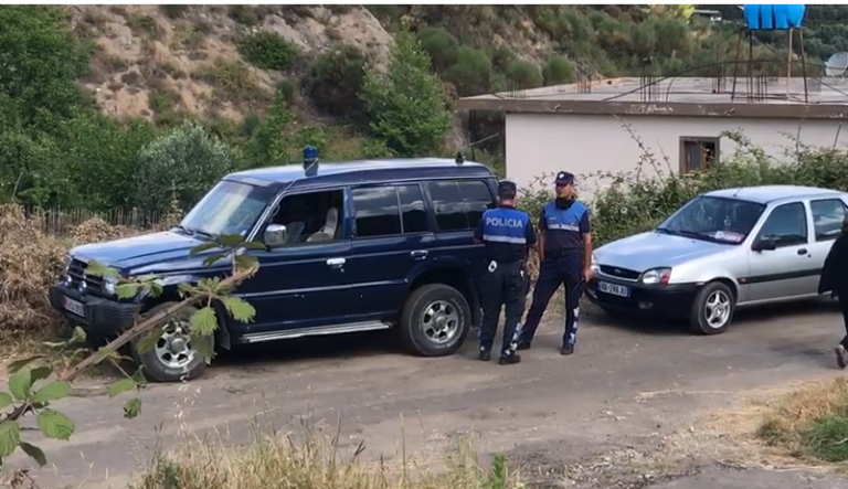 Dy persona grabisin të moshuarën në banesë, e lidhin me dhunë dhe i marrin mbi 1 milion lekë