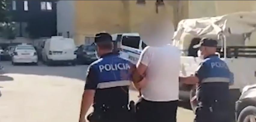Kapen 7 emigrantë në Pogradec, arrestohet 27-vjeçari që i transportonte