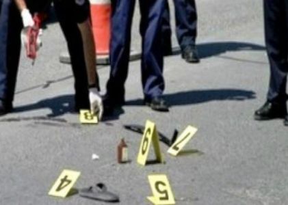 Gjendet i pajetë në rrugë një i moshuar