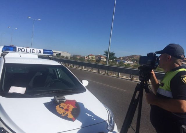 Shpejtësi tej normave, policia heq 44 patenta