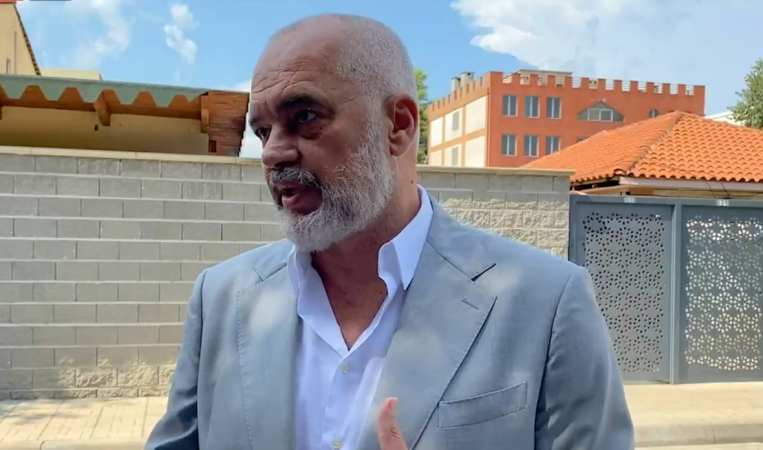 Shqipëria rezervon vaksinën kundër Covid-19, Rama: Ata që flasin për çipa, fantazi e çmendur