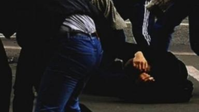 “Klithmat e vogëlushit që kërkonte ndihmë kanë rrëqethur të madh e të vogël”, 3 persona dhunojnë barbarisht një 40-vjeçar në Durrës