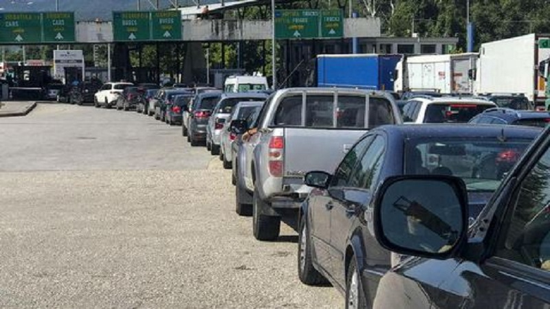 Greqia paralajmëron shqiptarët: Të jenë të pajisur me test PCR, kush i falsifikon shkon para drejtësisë