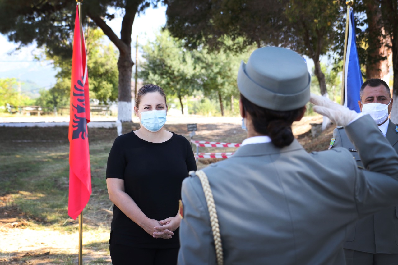 Diplomohen oficerët e rinj në FA, Xhaçka u bën thirrje maturantëve të aplikojnë