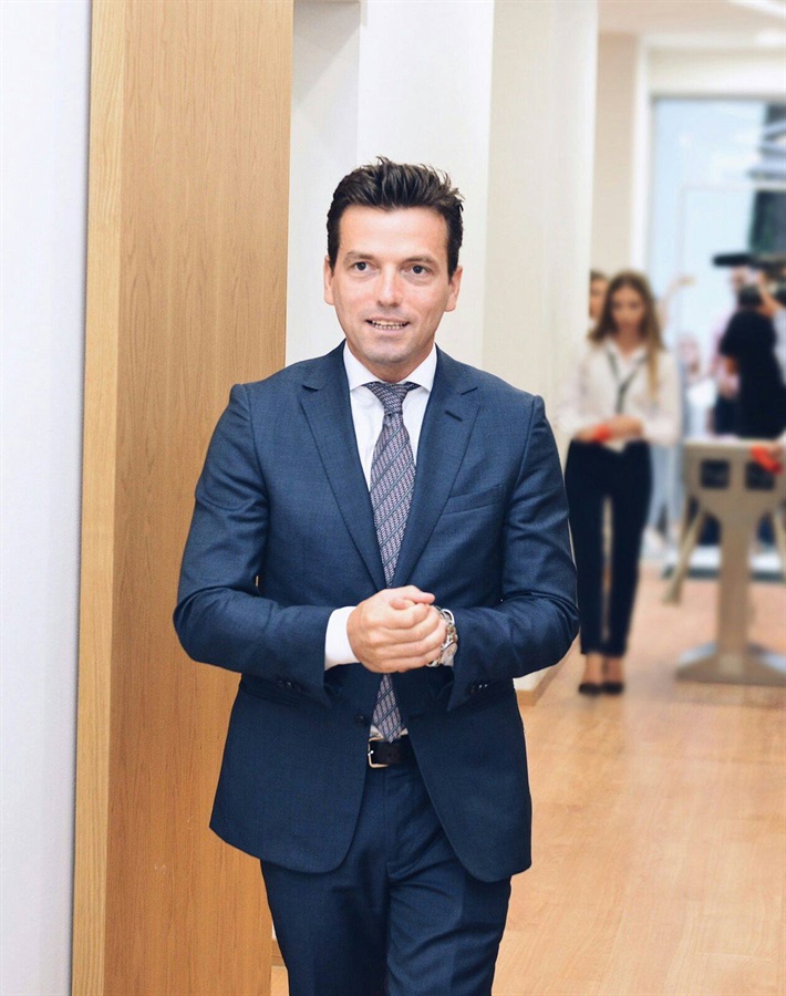 Demokrati Agron Shehaj dhuron 2 respiratorë dhe 1 aparat dializë për “Shefqet Ndroqin”, shefja e reanimacionit: Jemi prekur nga veprimi, askush s’e ka bërë