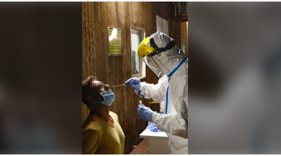 Vjen në Shqipëri për pushime, e gjithë familje rezulton pozitive me Covid-19 në aeroport