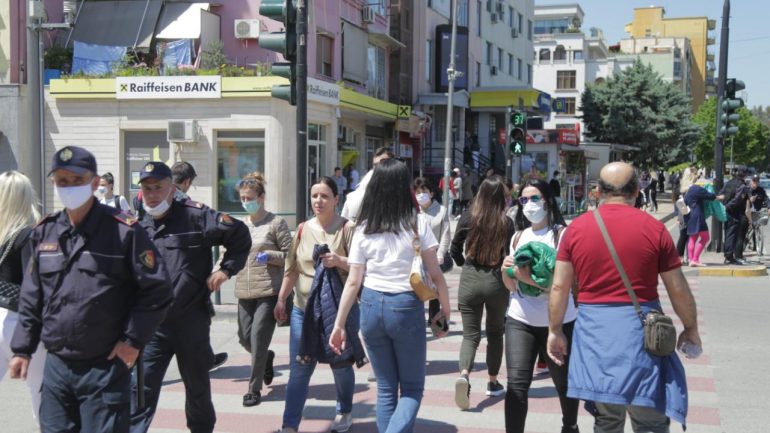 Publikohet raporti: Pandemia varfëroi të rinjtë në Shqipëri