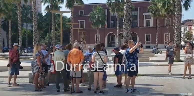 Turistët e huaj zgjedhin Durrësin edhe në kohë pandemie (VIDEO)