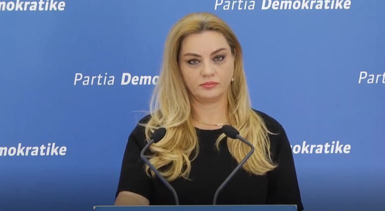 PD: Shqiptarët në kufi po torturohen, Rama e ministrat vijojnë pushimet