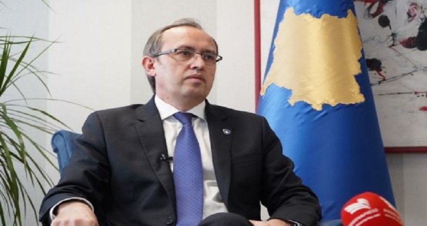 Hoti: Situata epidemiologjike e rëndë, masat kufizuese duhet të respektohen detyrimisht