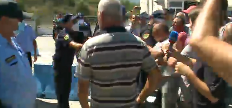 Tensionohet situata në Kakavijë, Arben Joco: Jemi të kushtëzuar nga pala greke. Qytetarët: Nuk durohet më, do vdesin njerëz!