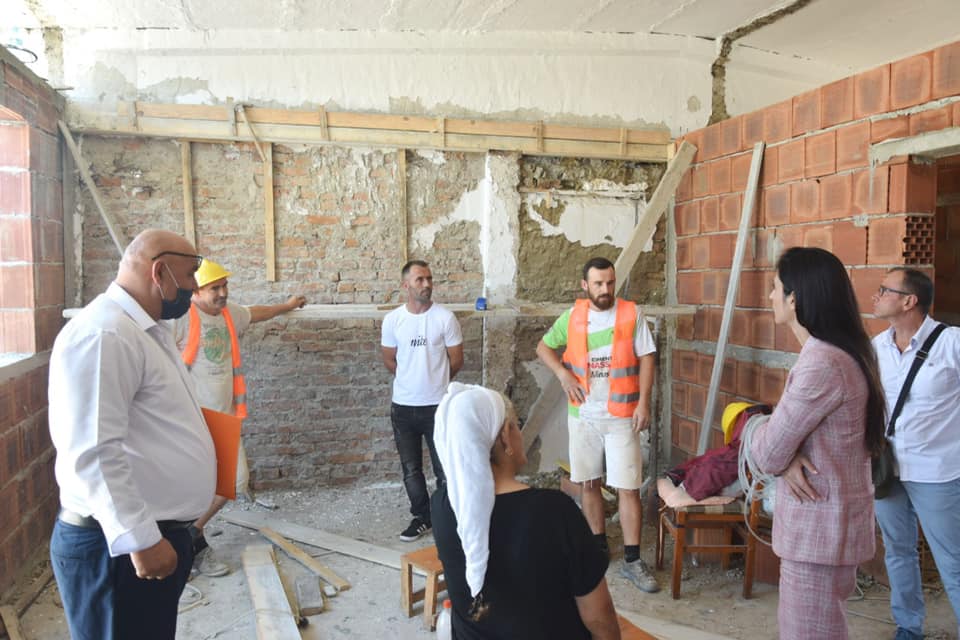 Kryebashkiakja Sako viziton të tjera banesa që po rikonstruktohen: Së shpejti do të riktheheni në shtëpitë tuaja (FOTO)