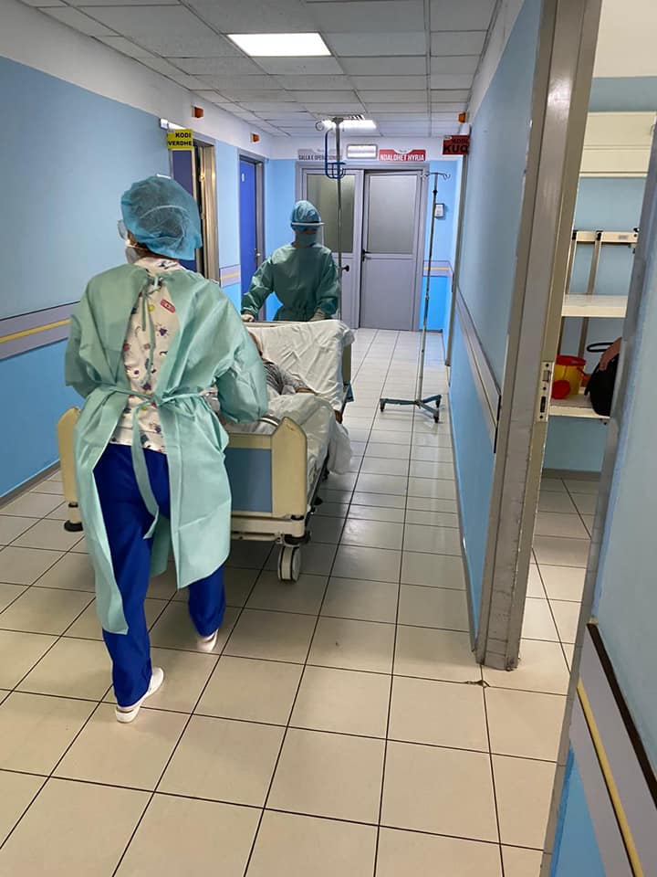 Spitali publikon fotot: Rifillon puna në Urgjencën e Durrësit