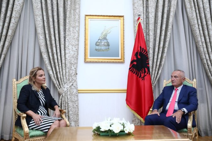 Kryemadhi takohet me Metën: Sot, një nga vizitat e mia të rralla në Presidencë