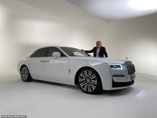 Rolls-Royce prezanton super makinën për miliarderët e thjeshtë