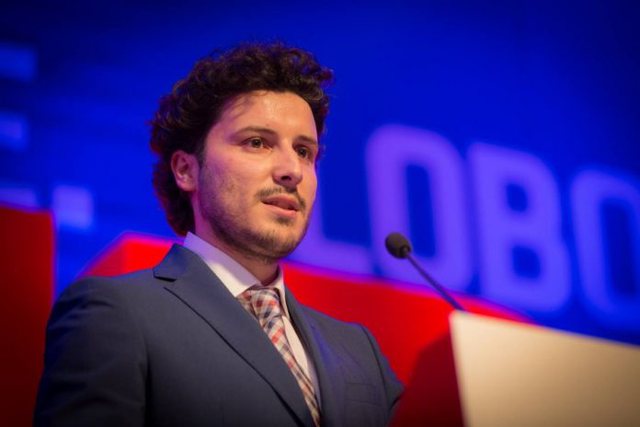 “Jam krenar që jam shqiptar”/ Abazoviç kërkon falje dhe sqaron deklaratën për prindërit e Skënderbeut (VIDEO)