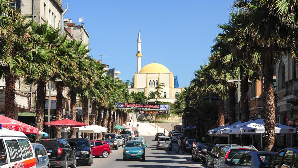 Revista e miliarderëve: Durrësi, me nam për klimën e bukur mesdhetare dhe arkitekturën historike