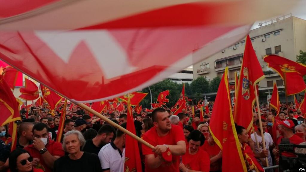 Mijëra vetë në tubim në përkrahje të Gjukanoviç