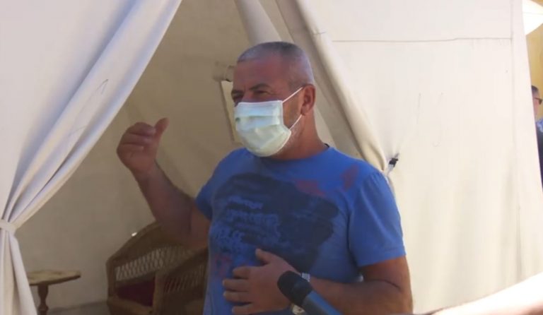 “Kredinë e paguaj me pensionin që më jep nëna”, i dëmtuari nga tërmeti: Asnjë ndihmë nga shteti