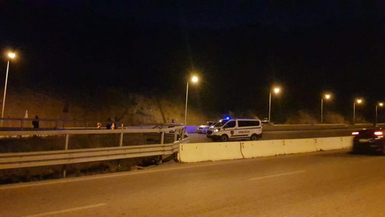 Aksident i rëndë në Elbasan-Tiranë / Ndërrojnë jetë 2 vajza, 2 të plagosura në gjendje kritike për jetën