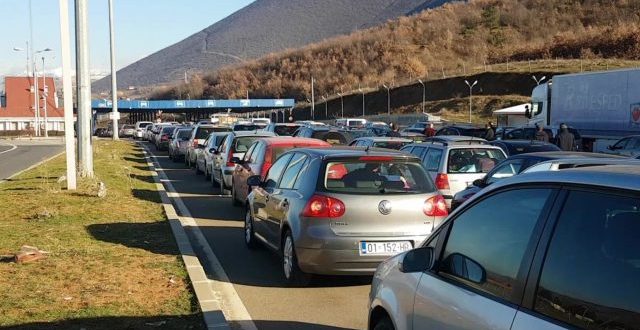 Fundjava rikthen pushuesit kosovarë në bregdetin shqiptar! Hyjnë mbi 25 mijë qytetarë