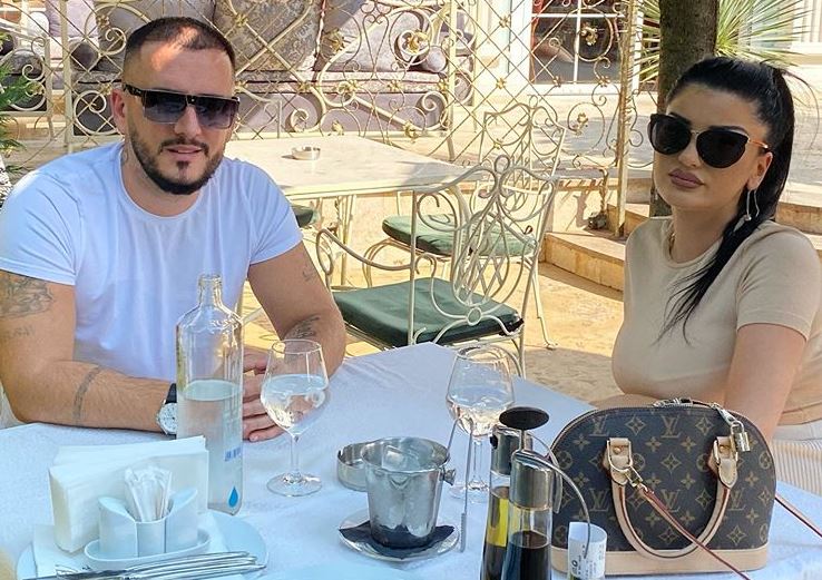 Reperi shqiptar do të bëhet baba për herë të parë, s’e tregon gjininë e bebit për një arsye të veçantë