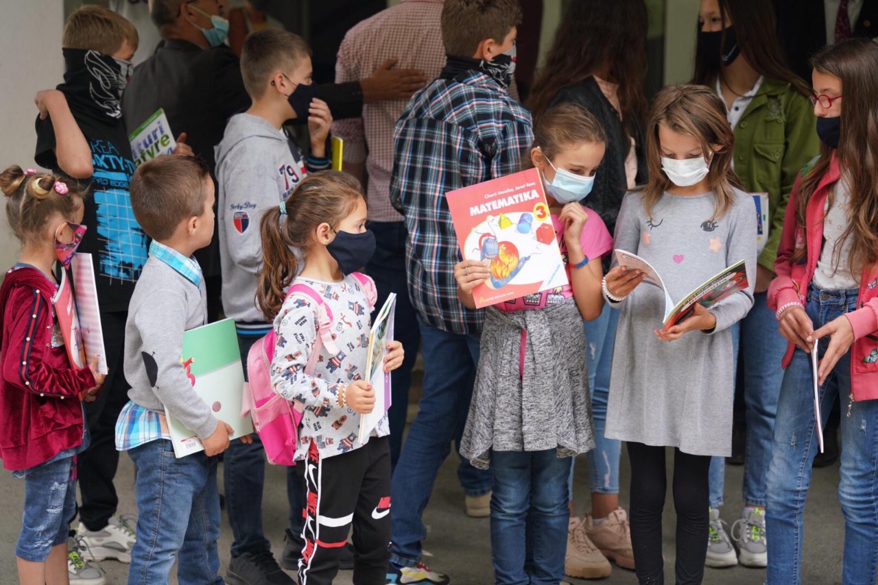 Këshilli Kombëtar Shqiptar në Serbi nis shpërndarjen e librave shqip falas për 4 mijë nxënës