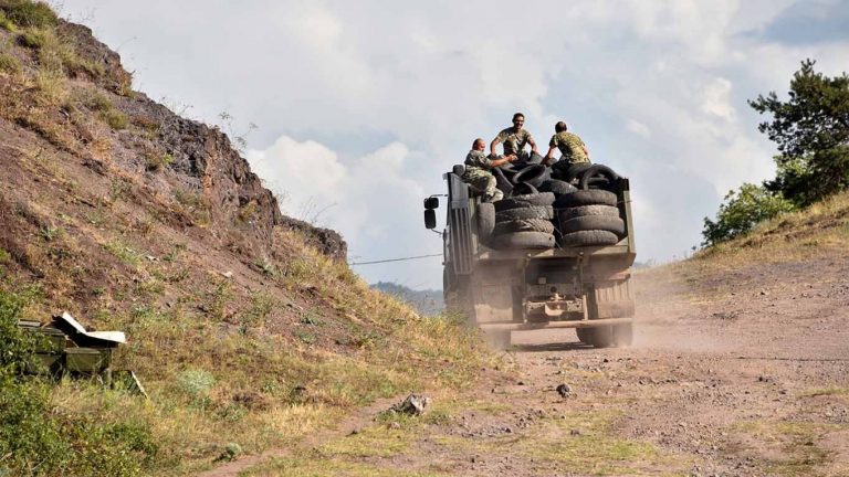 Luftimet mes Azerbajxhanit dhe Armenisë/ 16 ushtarë të vdekur, mbi 100 të plagosur