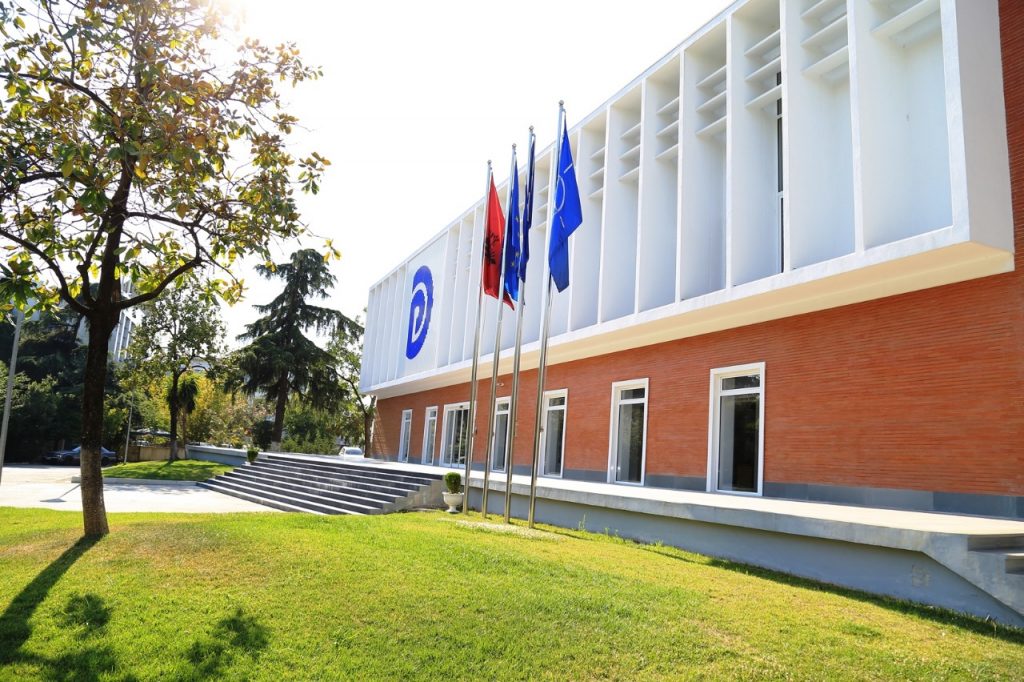 “Të mos paguhen orët shtesë në lëndët me zgjedhje”, PD publikon e-mailin